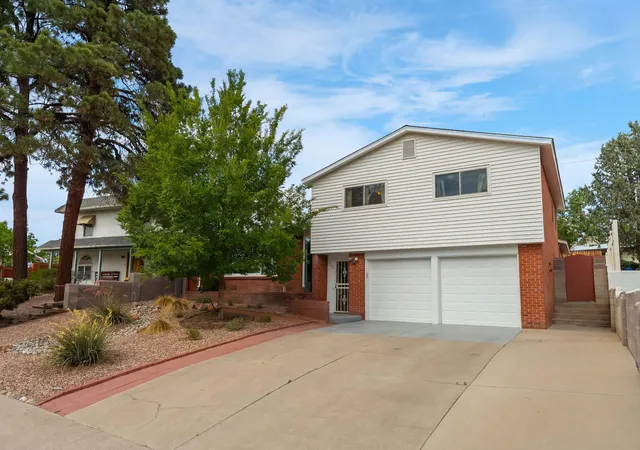 Photo 3 of Sale Pending at 1804 Rita Dr Ne, Albuquerque, NM 87106 | MLS# 1110662 | Listing updated on 2026-09-09