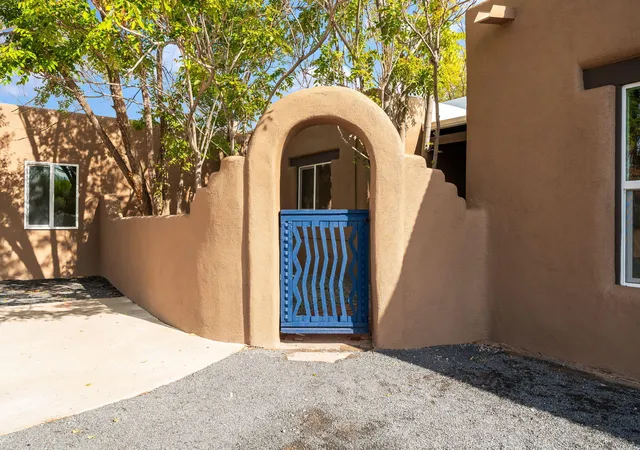 Photo 4 of Sale Pending at 78 El Rey Dr NW, Corrales, NM 87048 | MLS# 1110683 | Listing updated on 2026-09-27