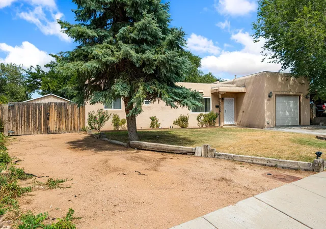 Photo 2 of Sale Pending at 8909 Shoshone Rd Ne, Albuquerque, NM 87111 | MLS# 1110733 | Listing updated on 2026-10-27