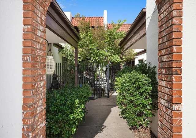 Photo 3 of Townhouse for sale at 1209 Bernalillo Pl SE, Albuquerque, NM 87123 | MLS# 1110748 | Listing updated on 2026-09-10