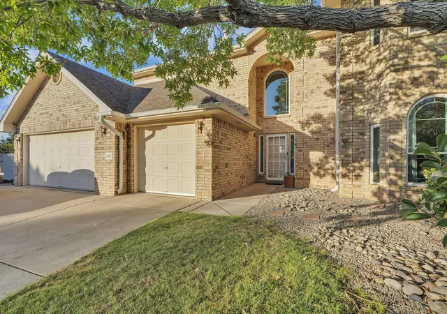 Photo 3 of Sale Pending at 1004 Chiricahua Ct Se, Albuquerque, NM 87123 | MLS# 1110759 | Listing updated on 2026-10-07