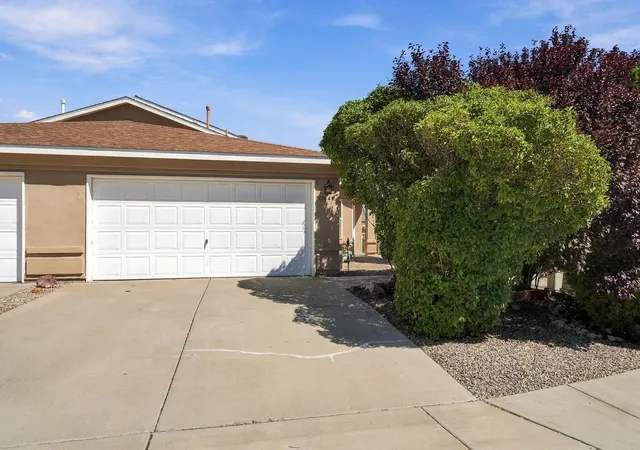 Photo 2 of Townhouse for sale at 11047 Vistazo Pl Se, Albuquerque, NM 87123 | MLS# 1110780 | Listing updated on 2026-09-12