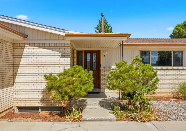 Photo 2 of Single family home for sale at 2813 Espanola St Ne, Albuquerque, NM 87110 | MLS# 1110794 | Listing updated on 2026-09-14
