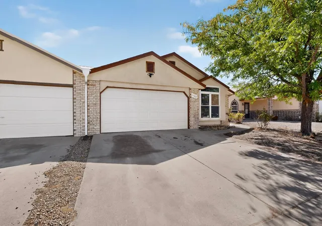 Photo 2 of Single family home for sale at 1142 Pandora Dr Sw, Los Lunas, NM 87031 | MLS# 1110811 | Listing updated on 2026-09-13
