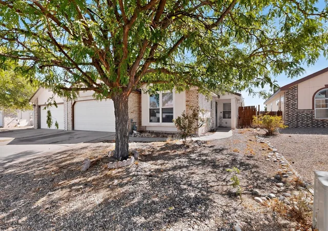 Photo 3 of Single family home for sale at 1142 Pandora Dr Sw, Los Lunas, NM 87031 | MLS# 1110811 | Listing updated on 2026-09-13