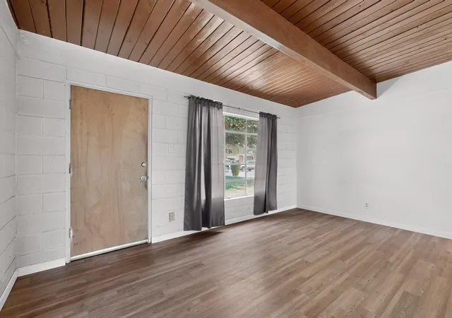 Photo 3 of Sale Pending at 2733 Indiana St Ne, Albuquerque, NM 87110 | MLS# 1110823 | Listing updated on 2026-09-25