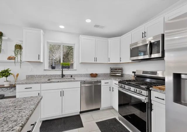 Photo 3 of Sale Pending at 1124 Dorothy St Ne, Albuquerque, NM 87112 | MLS# 1110839 | Listing updated on 2026-09-20