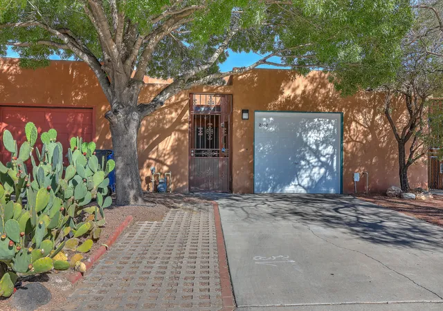 Townhouse for sale at 2602 Los Tomases Dr NW, Albuquerque, NM 87107 | MLS# 1110860