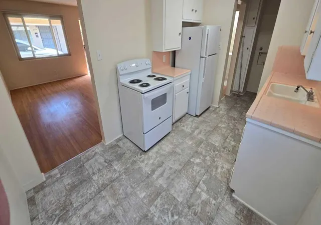 Photo 3 of Multi family home for sale at 620 San Pedro Dr Se, Albuquerque, NM 87108 | MLS# 1110864 | Listing updated on 2026-09-12