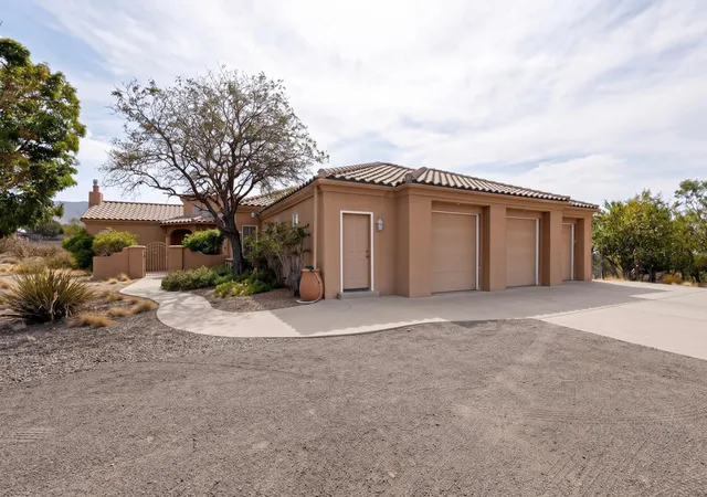 Photo 4 of Single family home for sale at 11100 Florence Ave NE, Albuquerque, NM 87122 | MLS# 1110869 | Listing updated on 2026-10-28
