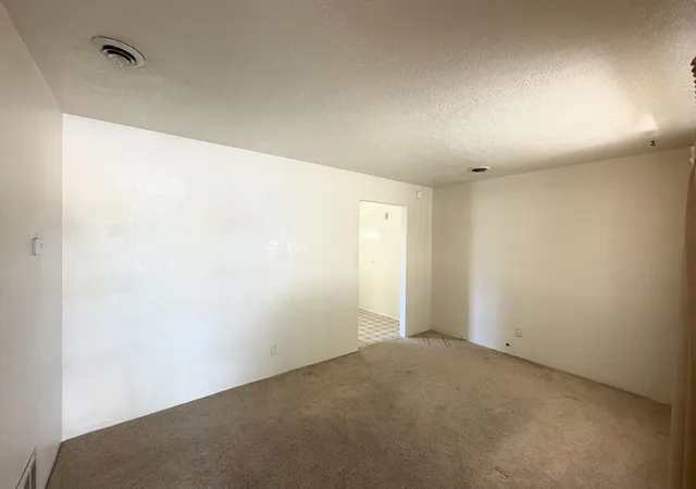 Photo 3 of Sale Pending at 309 Estancia Dr Nw, Albuquerque, NM 87105 | MLS# 1110879 | Listing updated on 2026-09-16