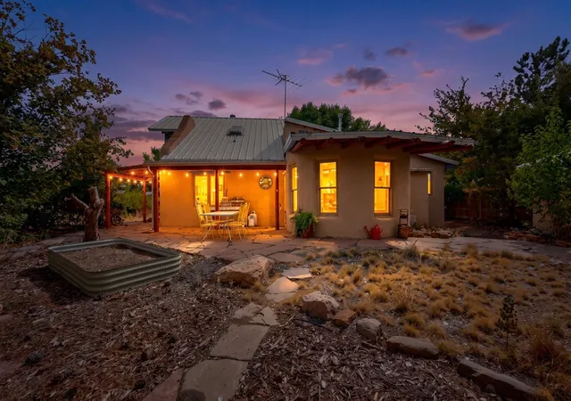 Photo 2 of Sale Pending at 1511 San Lorenzo Ave Nw, Albuquerque, NM 87107 | MLS# 1110898 | Listing updated on 2026-09-22
