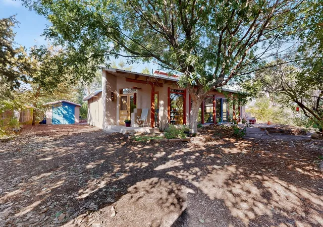 Photo 3 of Sale Pending at 1511 San Lorenzo Ave Nw, Albuquerque, NM 87107 | MLS# 1110898 | Listing updated on 2026-09-22