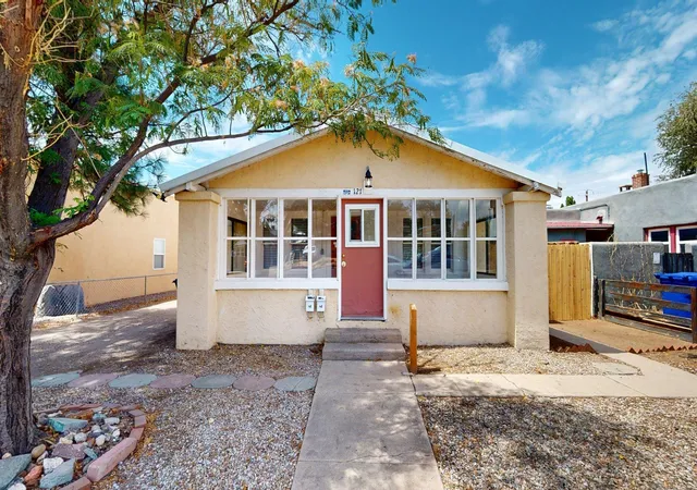 Photo 1 of Sale Pending at 121 Princeton Dr Se, Albuquerque, NM 87106 | MLS# 1110900 | Listing updated on 2026-09-19