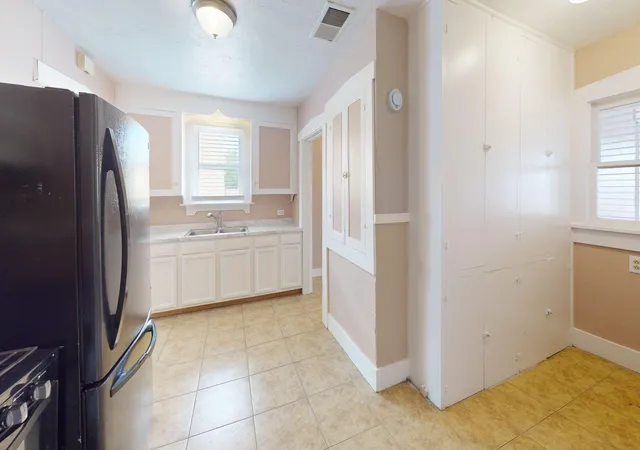 Photo 4 of Sale Pending at 121 Princeton Dr SE, Albuquerque, NM 87106 | MLS# 1110900 | Listing updated on 2026-09-19