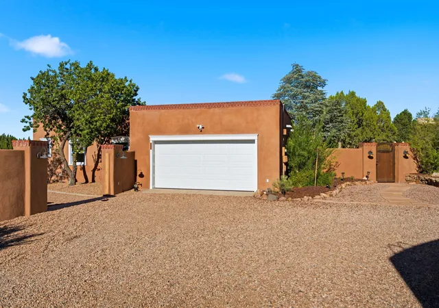 Photo 3 of Single family home for sale at 27 Homestead Ln, Placitas, NM 87043 | MLS# 1110907 | Listing updated on 2026-09-18