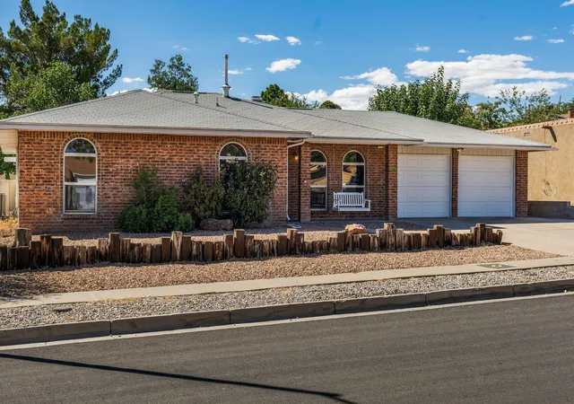 Photo 3 of Sale Pending at 7201 Hearth Dr Nw, Albuquerque, NM 87120 | MLS# 1110903 | Listing updated on 2026-09-15