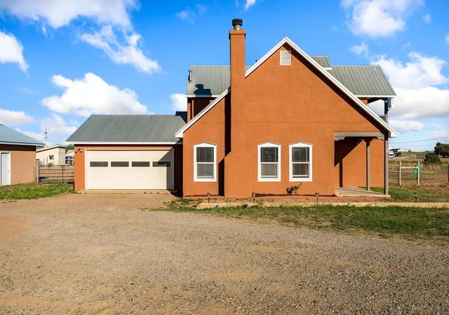 Photo 3 of Sale Pending at 8 Starlight Acres Dr, Edgewood, NM 87015 | MLS# 1110927 | Listing updated on 2026-09-18