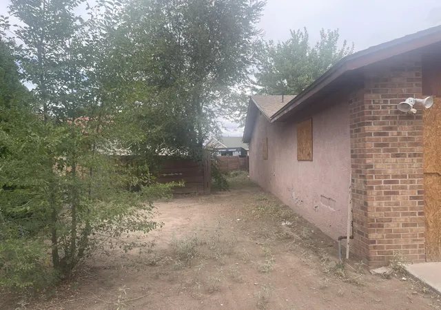 Photo 2 of Sale Pending at 2715 Bryan Ct Sw, Albuquerque, NM 87105 | MLS# 1110933 | Listing updated on 2026-10-07
