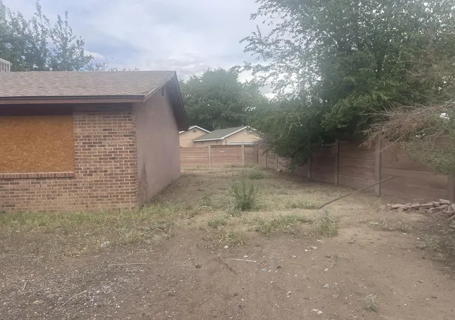 Photo 3 of Sale Pending at 2715 Bryan Ct Sw, Albuquerque, NM 87105 | MLS# 1110933 | Listing updated on 2026-10-07
