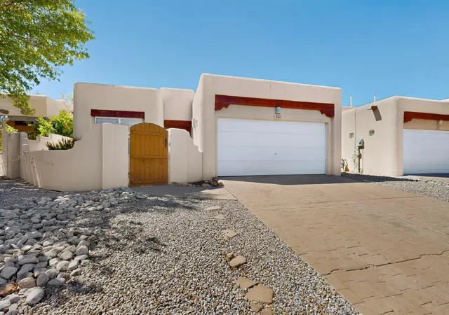 Photo 2 of Single family home for sale at 531 Via Patria Sw, Albuquerque, NM 87121 | MLS# 1110929 | Listing updated on 2026-09-14