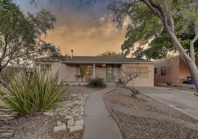Photo 2 of Sale Pending at 432 Montclaire Dr Se, Albuquerque, NM 87108 | MLS# 1110938 | Listing updated on 2026-09-30