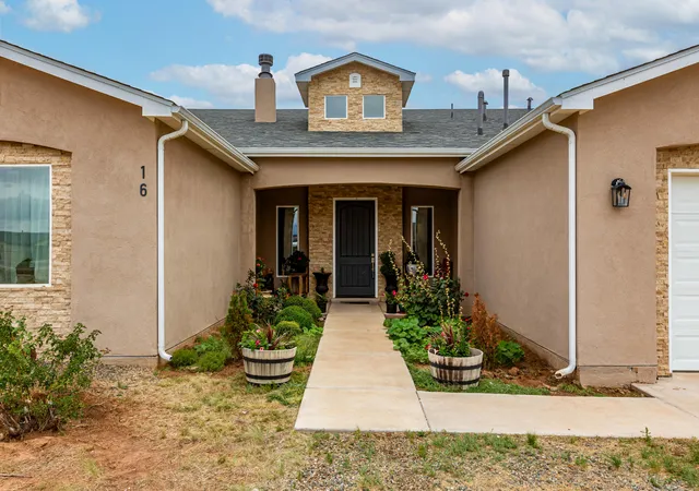 Photo 2 of Single family home for sale at 16 Northland Meadows Pl, Edgewood, NM 87015 | MLS# 1110871 | Listing updated on 2026-09-24