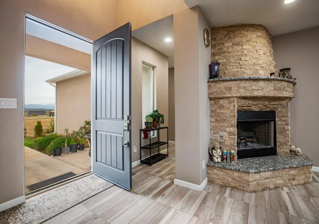Photo 3 of Single family home for sale at 16 Northland Meadows Pl, Edgewood, NM 87015 | MLS# 1110871 | Listing updated on 2026-09-24