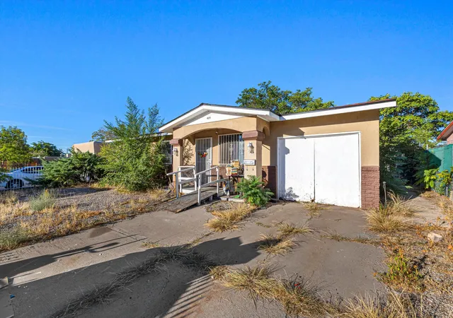 Photo 1 of Sale Pending at 425 60th Street Sw, Albuquerque, NM 87121 | MLS# 1110983 | Listing updated on 2026-09-30