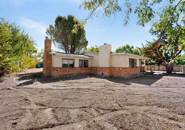 Photo 3 of Sale Pending at 2118 Castanada St Sw, Albuquerque, NM 87105 | MLS# 1111002 | Listing updated on 2026-10-06