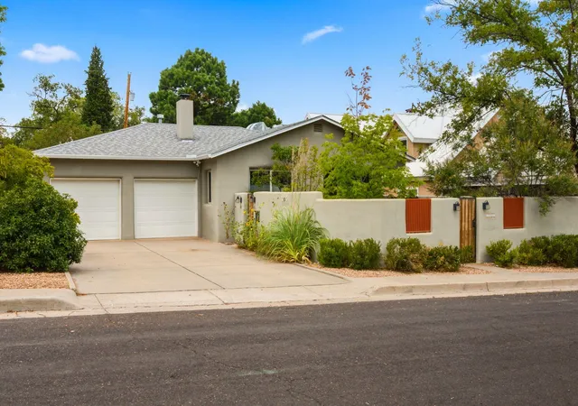 Photo 2 of Single family home for sale at 1009 Adams St Se, Albuquerque, NM 87108 | MLS# 1111087 | Listing updated on 2026-10-05