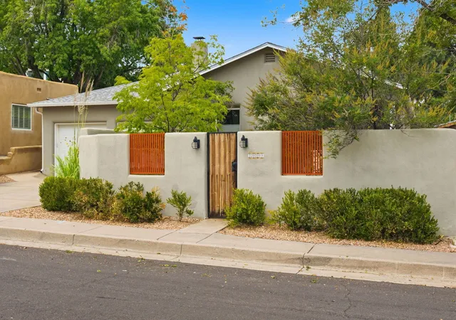 Photo 3 of Single family home for sale at 1009 Adams St Se, Albuquerque, NM 87108 | MLS# 1111087 | Listing updated on 2026-10-05