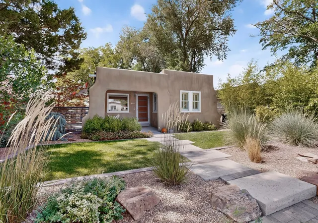 Photo 2 of Single family home for sale at 405 Amherst Dr Ne, Albuquerque, NM 87106 | MLS# 1111134 | Listing updated on 2026-10-06