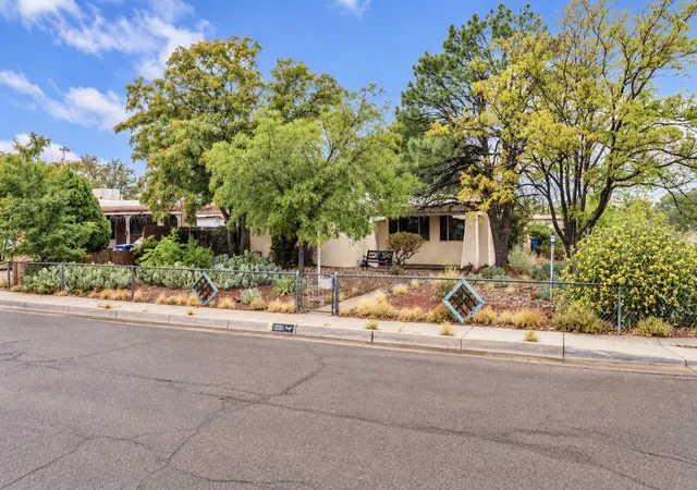 Photo 1 of Sale Pending at 1001 Florida St Se, Albuquerque, NM 87108 | MLS# 1111144 | Listing updated on 2026-09-20