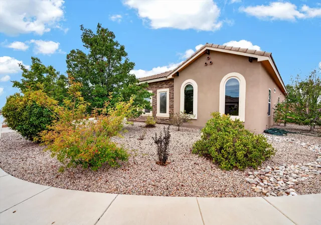 Photo 2 of Sale Pending at 1621 Roble Dr Se, Rio Rancho, NM 87124 | MLS# 1111132 | Listing updated on 2026-09-20