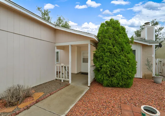 Photo 2 of Sale Pending at 166 Coral Dr Ne, Rio Rancho, NM 87124 | MLS# 1111174 | Listing updated on 2026-09-22