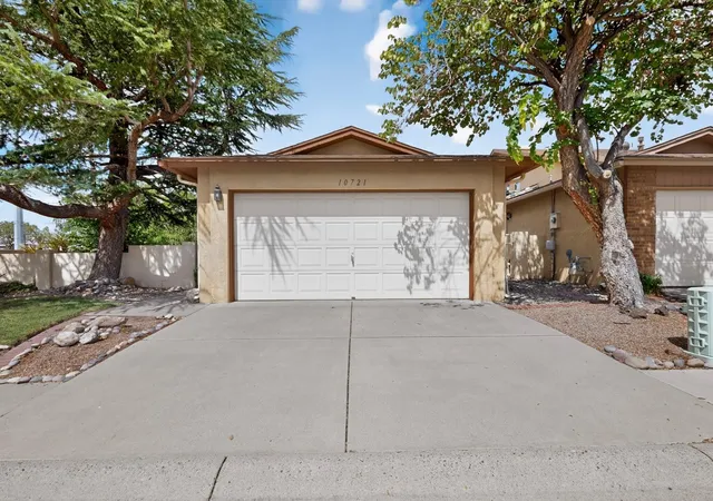 Photo 3 of Single family home for sale at 10721 Clyburn Park Dr Ne, Albuquerque, NM 87123 | MLS# 1111181 | Listing updated on 2026-09-28