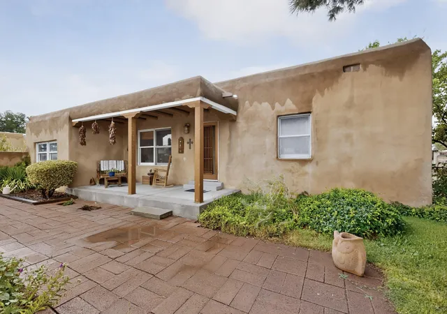 Photo 1 of Sale Pending at 117 Carlito Rd Nw, Albuquerque, NM 87107 | MLS# 1111182 | Listing updated on 2026-09-22