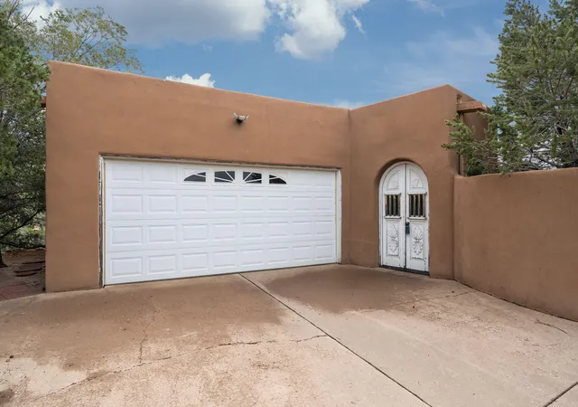 Photo 1 of Single family home for sale at 689 Gonzales Rd, Santa Fe, NM 87501 | MLS# 1111185 | Listing updated on 2026-09-30