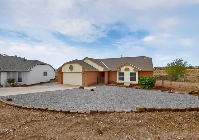 Photo 3 of Sale Pending at 729 Silver Ct Ne, Rio Rancho, NM 87124 | MLS# 1111239 | Listing updated on 2026-10-02