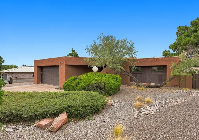 Photo 3 of Sale Pending at 3901 Embudito Dr Ne, Albuquerque, NM 87111 | MLS# 1111240 | Listing updated on 2026-09-25