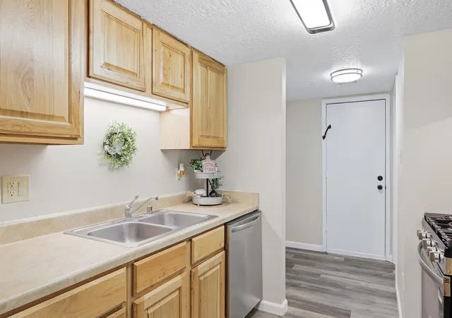 Photo 2 of Sale Pending at 8333 Comanche Rd Ne #2B, Albuquerque, NM 87110 | MLS# 1111253 | Listing updated on 2026-10-05