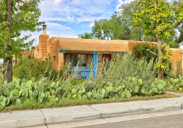 Photo 1 of Single family home for sale at 401 Fontana Pl Ne, Albuquerque, NM 87108 | MLS# 1111258 | Listing updated on 2026-10-06