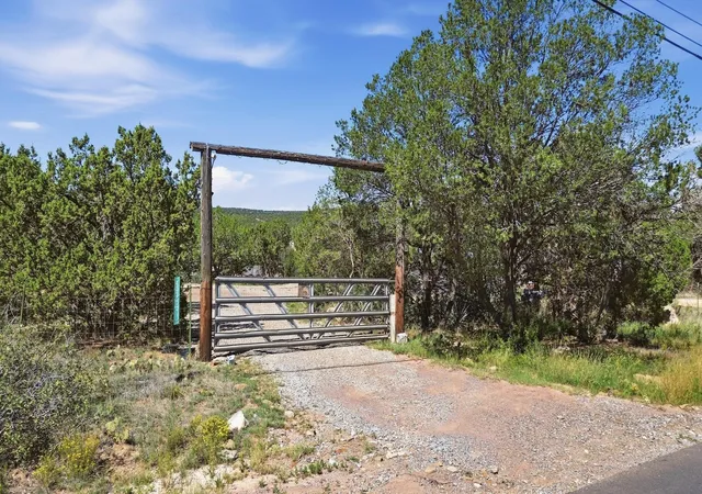 Photo 4 of Manufactured home for sale at 4038 Martinez Rd, Edgewood, NM 87015 | MLS# 1111278 | Listing updated on 2026-09-22
