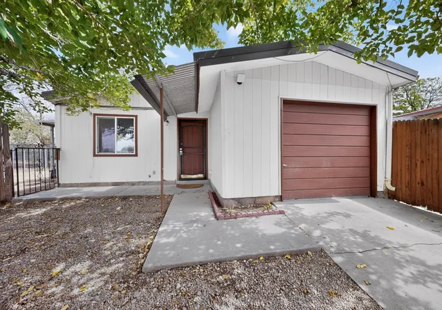 Photo 1 of Single family home for sale at 620 Turquoise Ct Ne, Albuquerque, NM 87123 | MLS# 1111294 | Listing updated on 2026-09-21