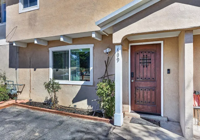 Townhouse for sale at 609 Grecian Ln NW, Albuquerque, NM 87107 | MLS# 1111314