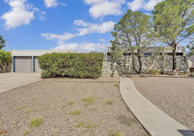Photo 2 of Single family home for sale at 8901 Osuna Rd Ne, Albuquerque, NM 87111 | MLS# 1111366 | Listing updated on 2026-09-23