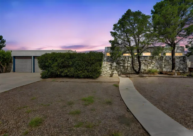 Photo 3 of Single family home for sale at 8901 Osuna Rd Ne, Albuquerque, NM 87111 | MLS# 1111366 | Listing updated on 2026-09-23
