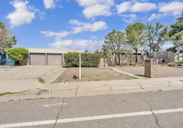Photo 3 of Single family home for sale at 8901 Osuna Rd NE, Albuquerque, NM 87111 | MLS# 1111366 | Listing updated on 2026-09-23