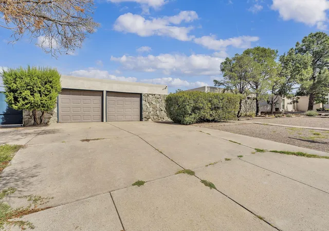 Photo 4 of Single family home for sale at 8901 Osuna Rd NE, Albuquerque, NM 87111 | MLS# 1111366 | Listing updated on 2026-09-23